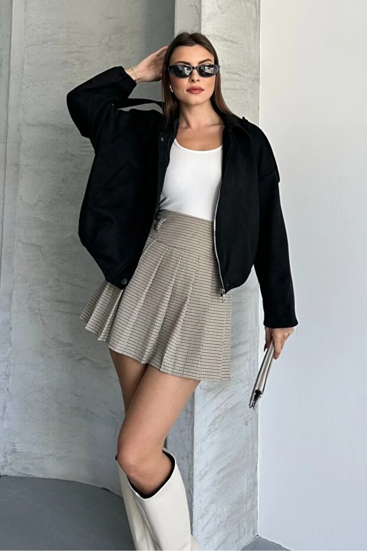 Kadın Oversize Süet Görünümlü Fermuarlı Siyah Ceket – Sonbahar Kış Kombinleri İçin Trend Parça