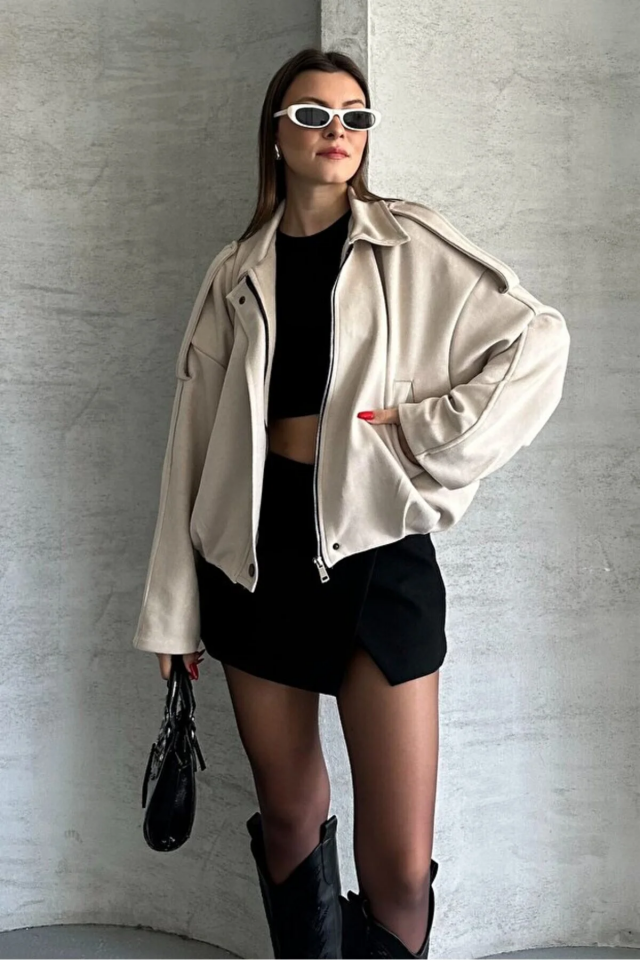 Kadın Oversize Süet Görünümlü Fermuarlı Krem Ceket – Sonbahar Kış Kombinleri İçin Trend Parça