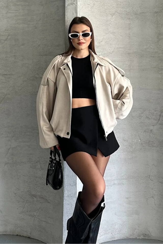 Kadın Oversize Süet Görünümlü Fermuarlı Krem Ceket – Sonbahar Kış Kombinleri İçin Trend Parça