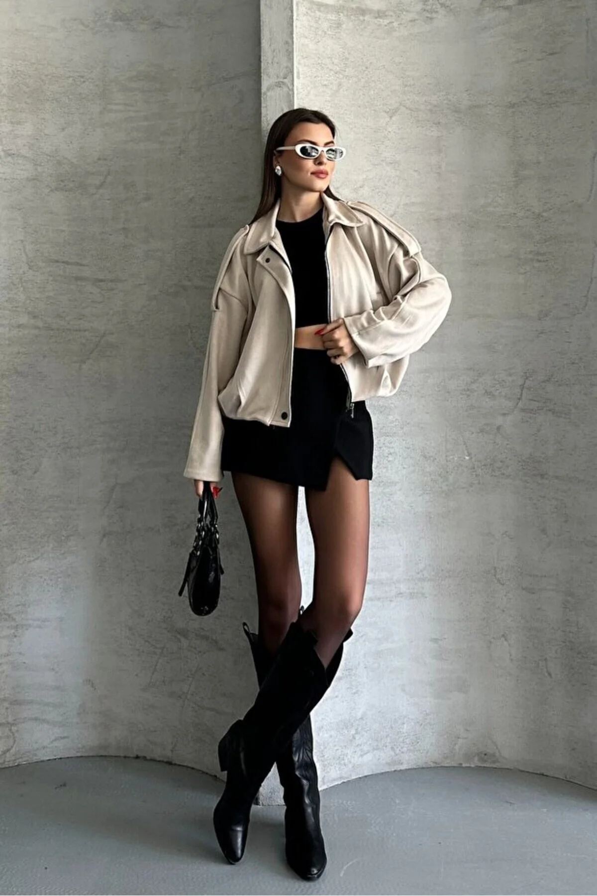 Kadın Oversize Süet Görünümlü Fermuarlı Krem Ceket – Sonbahar Kış Kombinleri İçin Trend Parça