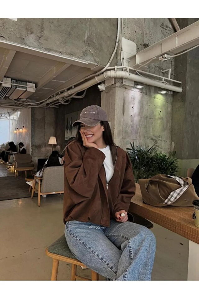 Kadın Oversize Süet Görünümlü Fermuarlı Kahve Ceket – Sonbahar Kış Kombinleri İçin Trend Parça