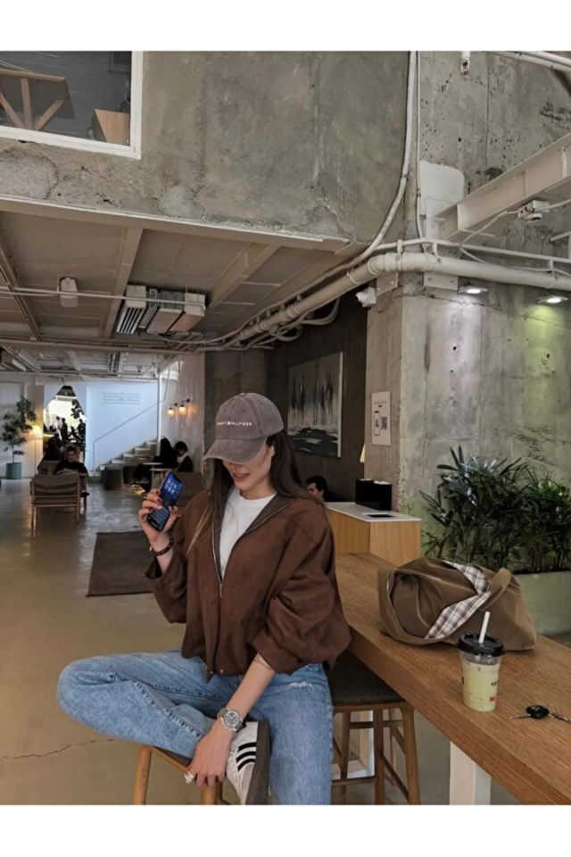 Kadın Oversize Süet Görünümlü Fermuarlı Kahve Ceket – Sonbahar Kış Kombinleri İçin Trend Parça