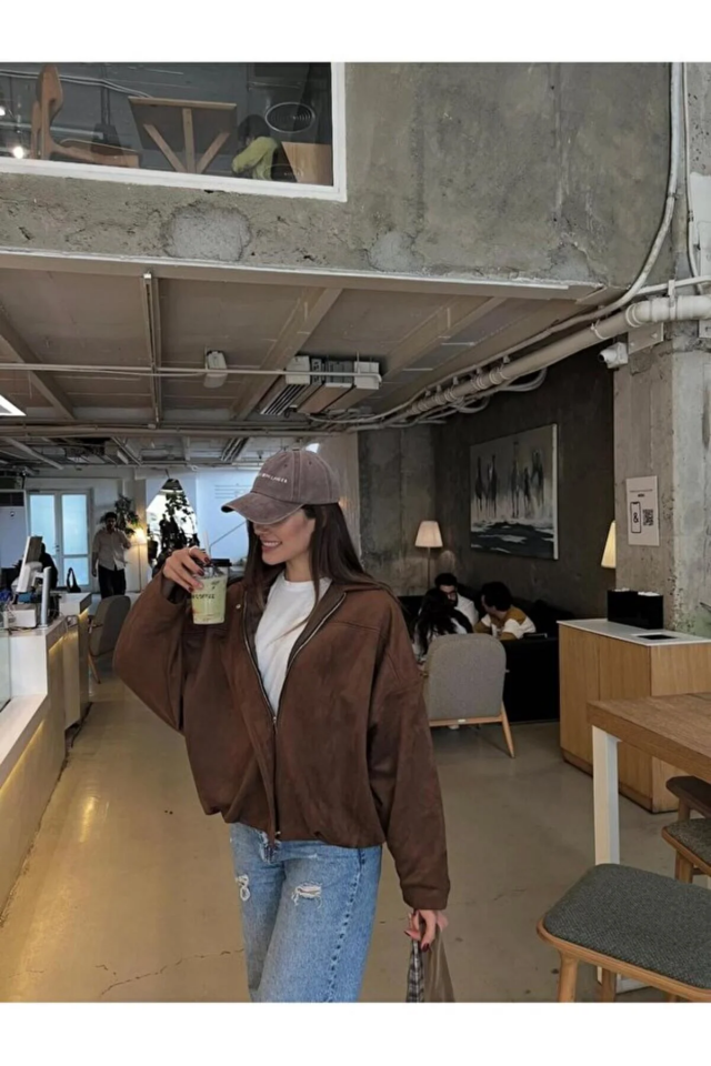 Kadın Oversize Süet Görünümlü Fermuarlı Kahve Ceket – Sonbahar Kış Kombinleri İçin Trend Parça