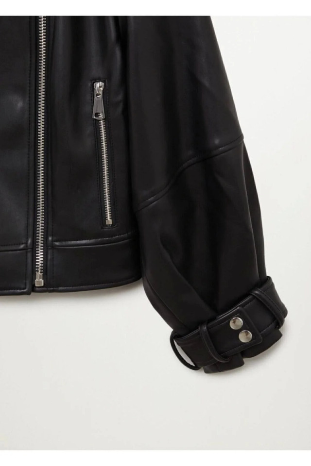 Klasik Siyah Deri Görünümlü Kısa Ceket – Modern ve Zamansız Tarz